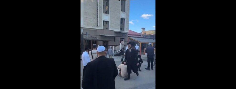 Thousands of Jewish pilgrims arrive in Ukraine city despite war