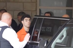 Suspect in US health CEO slaying in court for transfer hearing