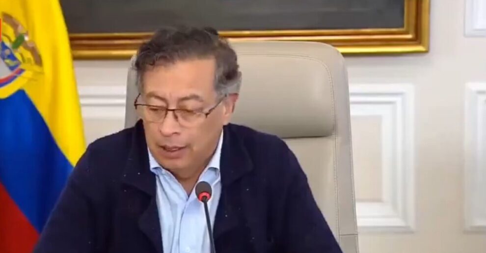 US sanctions cause plane refueling woes for Colombian leader