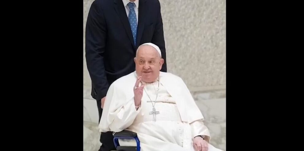 Doctor explains pope's 'challenging' double pneumonia