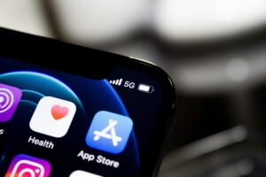 Apple blasts porn app for iPhones in Europe