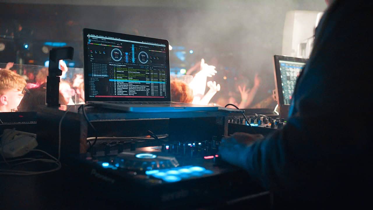 Study probes mystery of Berlin techno clubs' door policy
