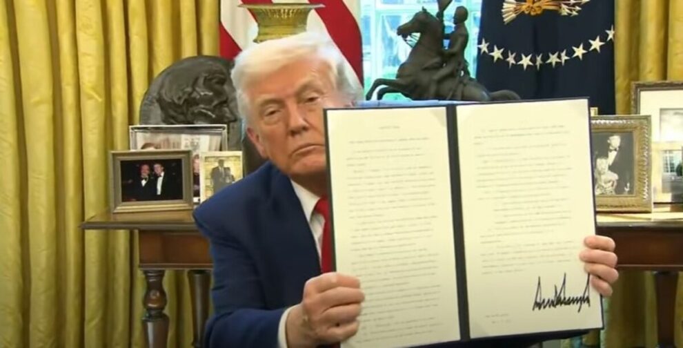 trump migrants $1,000 deport