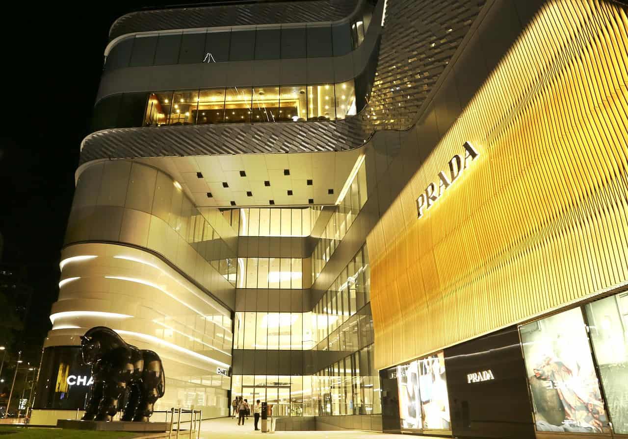 Prada to buy Versace for 1.25 bn euros to create new force in Italian fashion