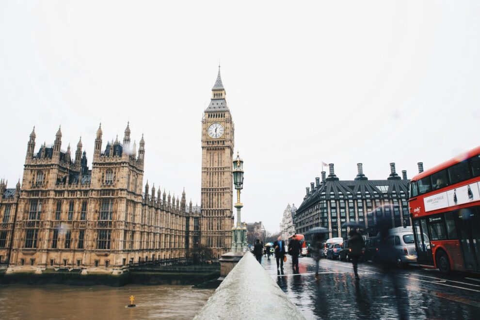 "Number of millionaires in London falls as wealthy flee