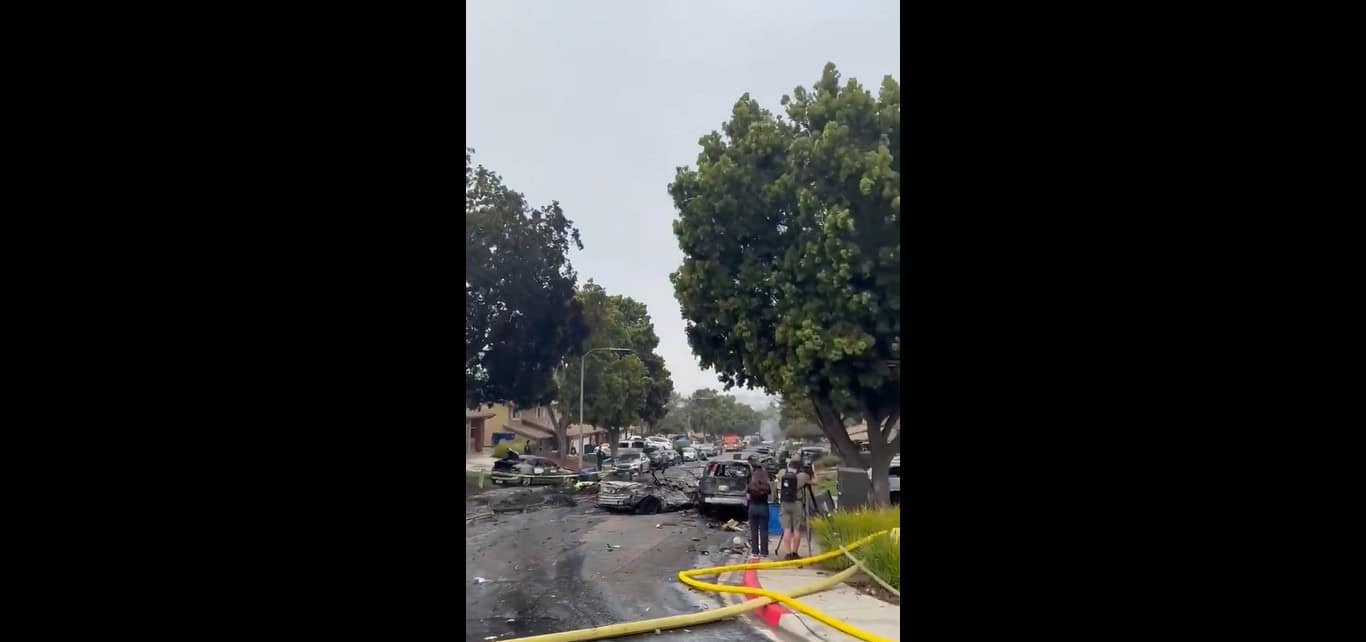 Pilot, all 5 passengers killed in San Diego plane crash - Insider Paper