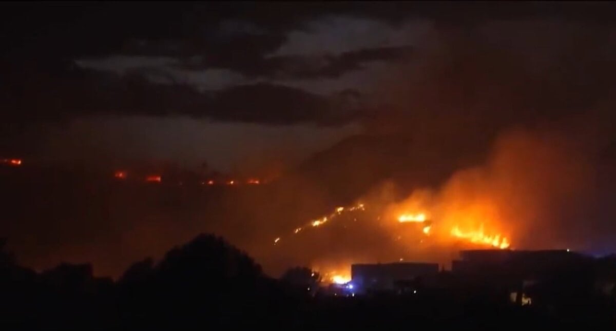 France wildfire shuts down Marseille airport