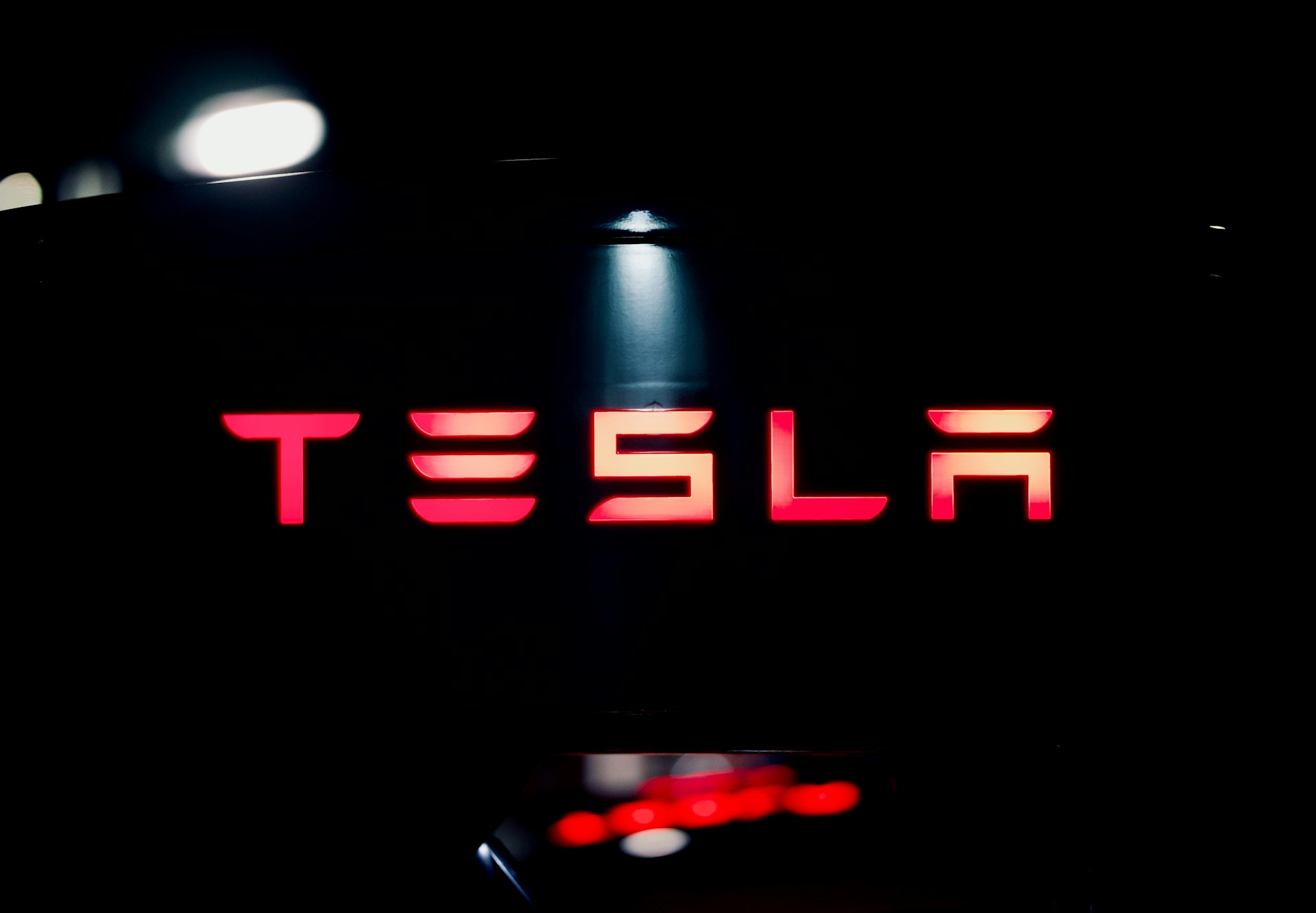 Tesla says to add 1,000 jobs in Germany