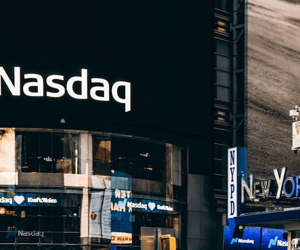 Nasdaq rises on gains by Google parent Alphabet, Apple