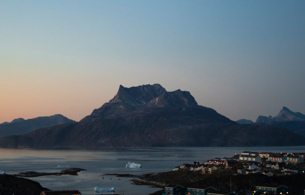 plane crashes in Greenland