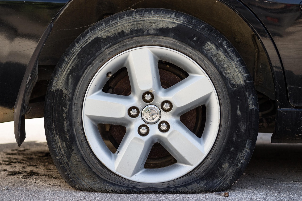 Where in America Tire Bursts Are Most Likely to Turn Fatal? Study Reveals Top States for Tire-Related Fatal Crashes.