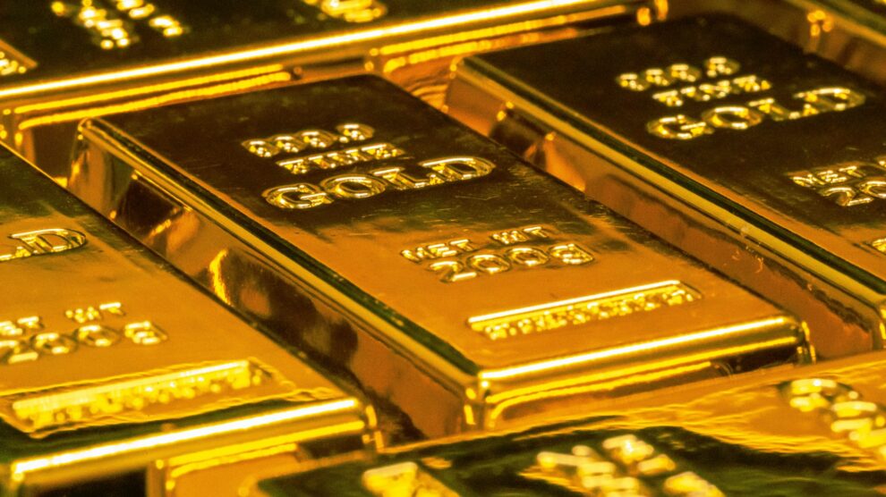 Gold tops $4,000 for first time as traders pile into safe haven