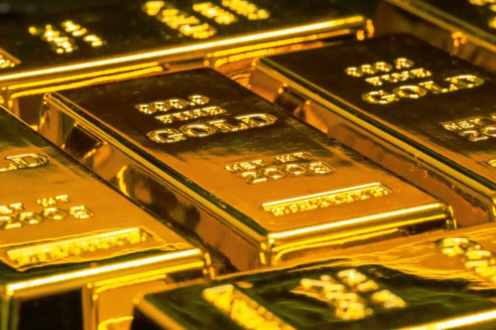 Gold tops $4,000 for first time as traders pile into safe haven