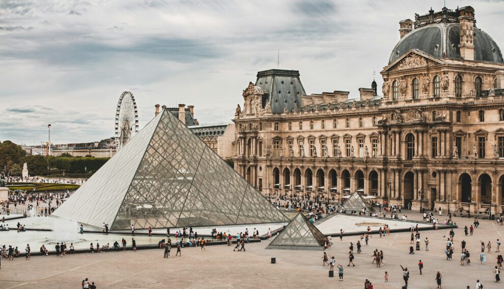 Louvre museum says to stay closed Monday after jewel heist