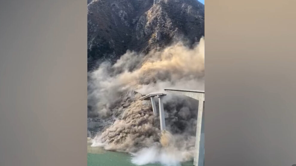 Hongqi Bridge collapsed china