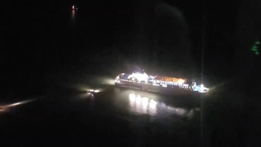 South Korea ferry runs aground after officer distracted by phone: coast guard