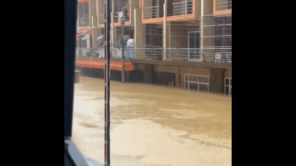 Thailand floods kill 13, leaving people stranded and roads submerged