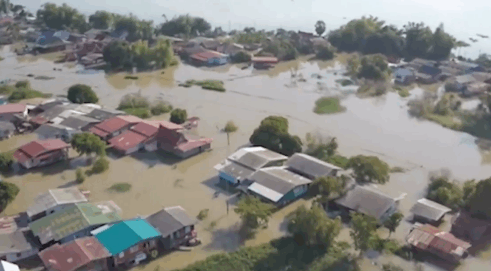 Sri Lanka deploys troops as floodwaters rise, death toll hits 56