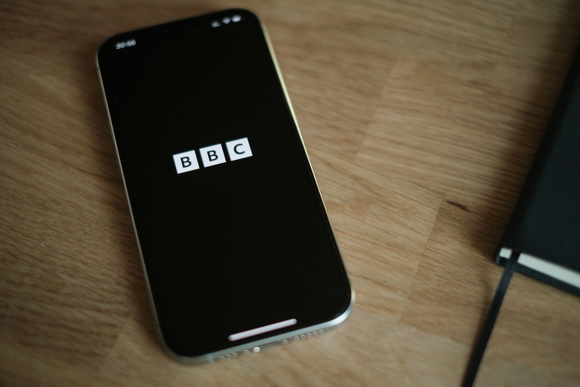 BBC News 'not institutionally biased': outgoing chief