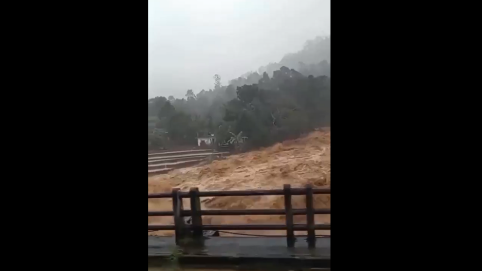 Sri Lanka issues fresh landslide warnings as death toll hits 607