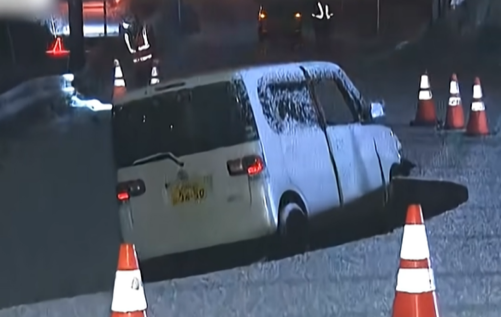 "Major Japan quake injures 30, damages roads"