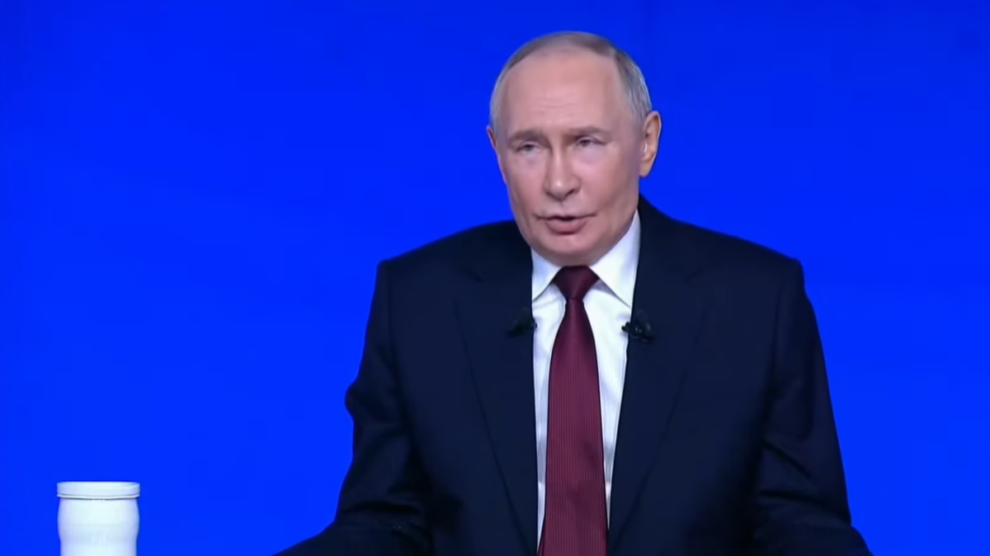 Russian journalist proposes to girlfriend during Putin's TV marathon