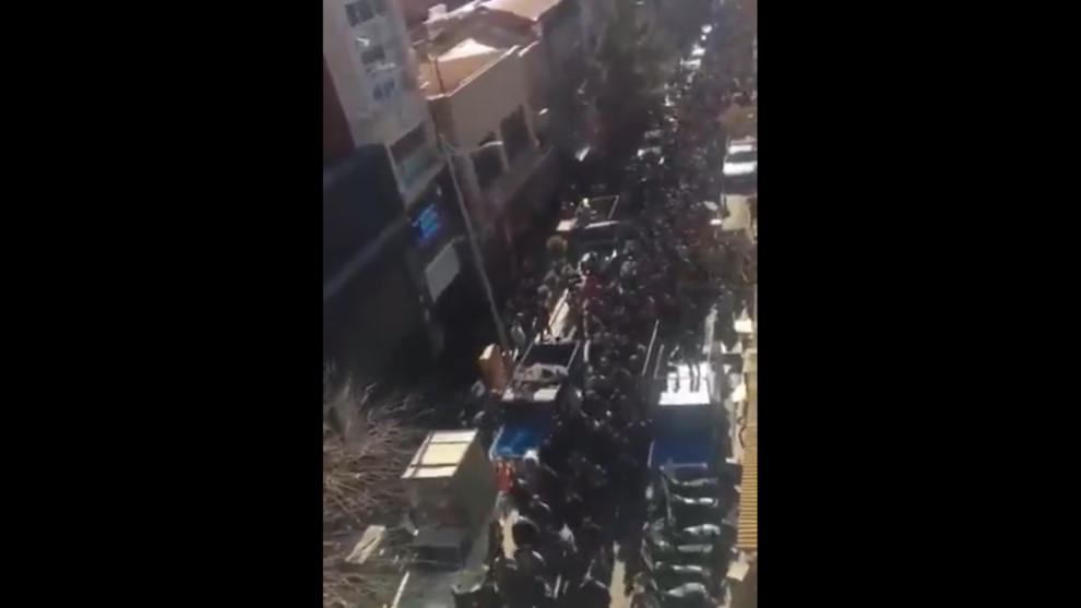 Students join demonstrations after Iran shopkeepers protest