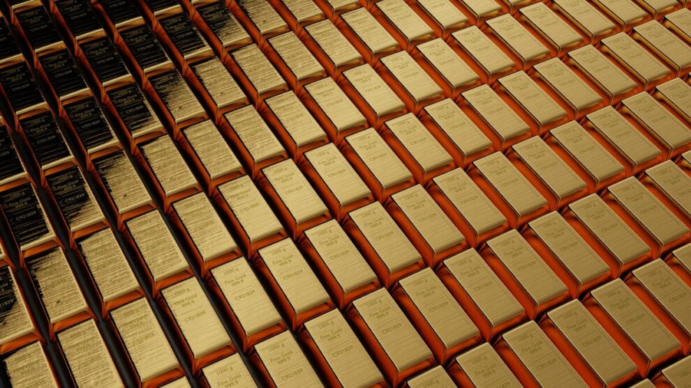 Gold price drops 5%, extending slide after records