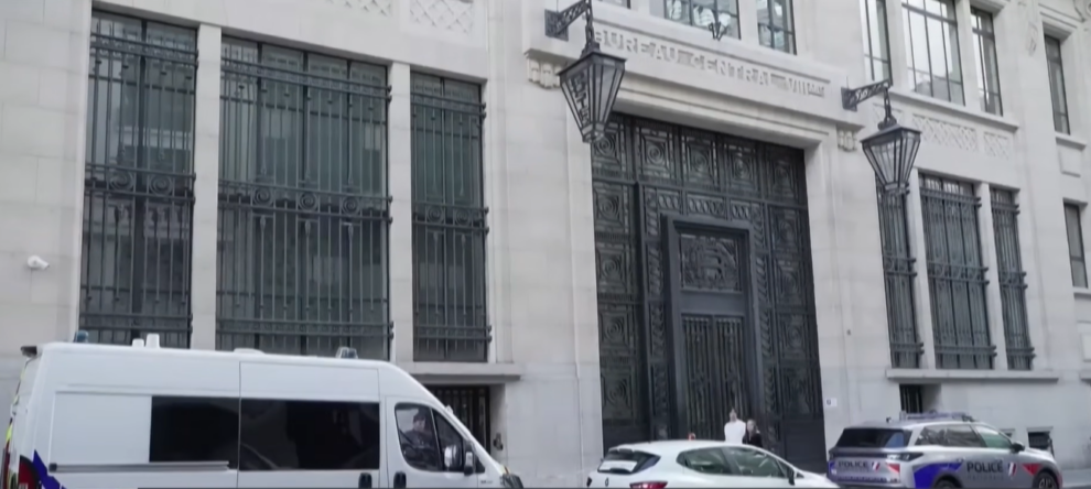 US banks in Paris tighten security, order remote work over pro-Iran threat