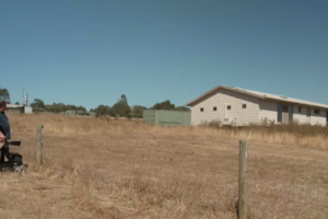 "Australian couple moves house from wrong plot"