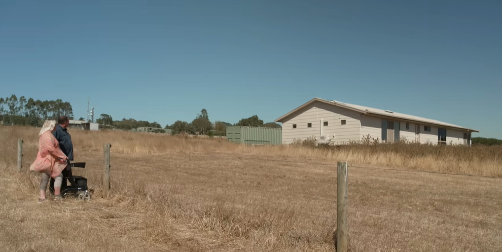 "Australian couple moves house from wrong plot"