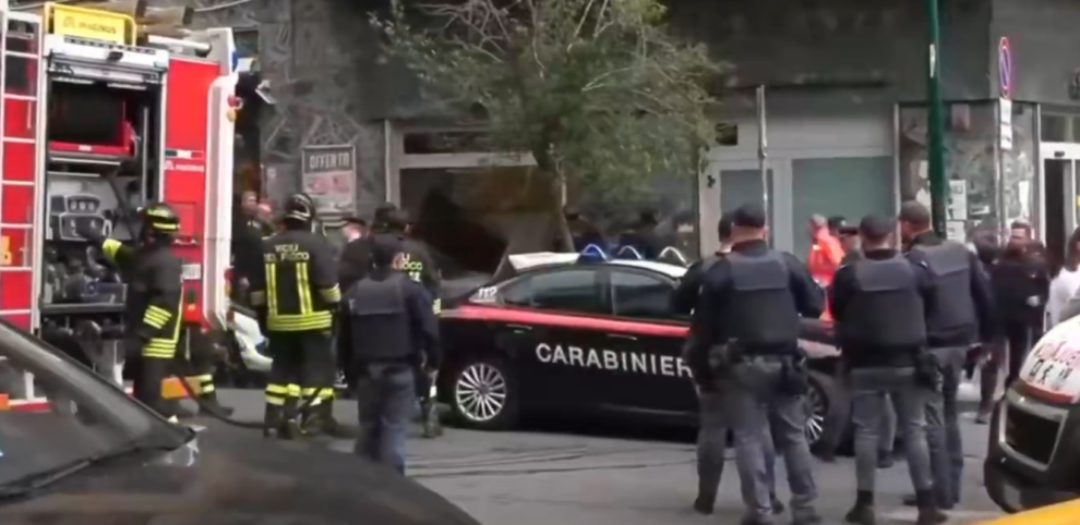 Bank robbers in Italy hold 25 people hostage