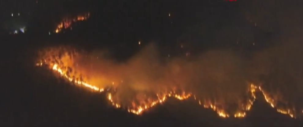 Thousands flee Tuscany wildfire