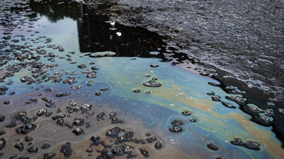 Venezuela says oil spill from Trinidad and Tobago reaches its shore