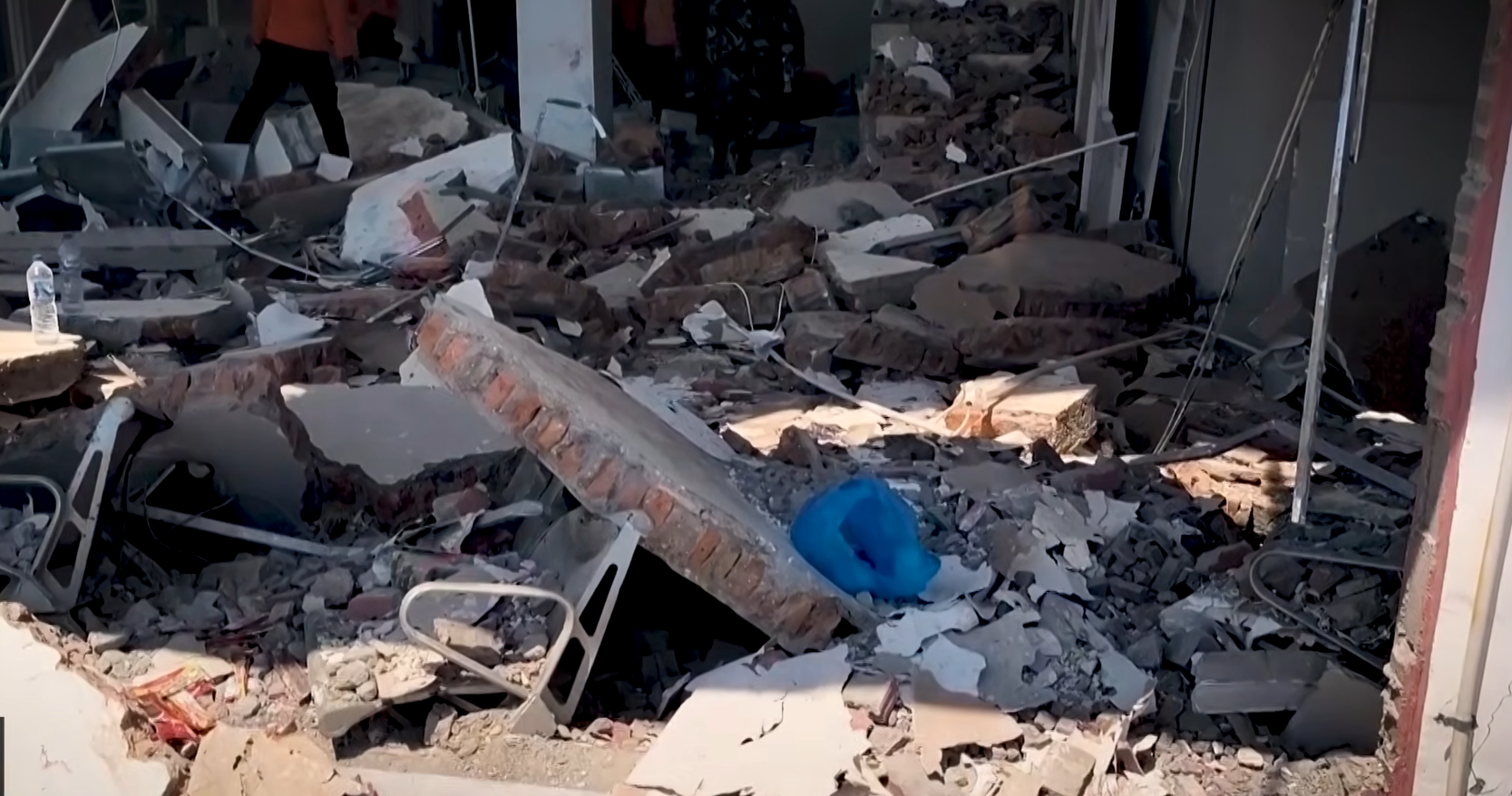 Deadly Indonesia earthquake displaces nearly 13,000 people