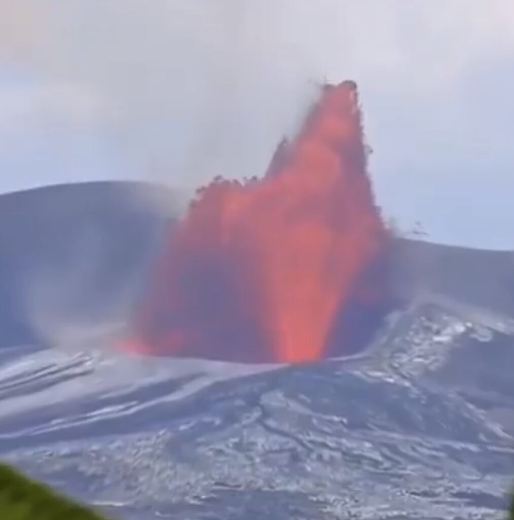 Indonesia suspends operations at 6 airports after volcano erupts: minister