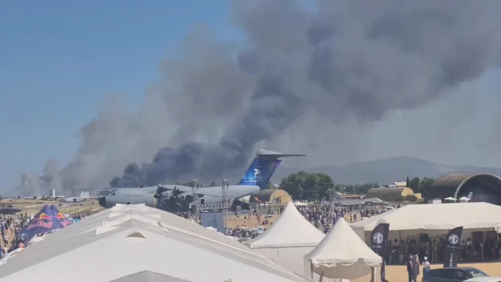 Greek F-4 Phantom jet crashes during airshow, pilots killed