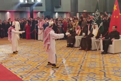 video chinese robot Saudi sword dance